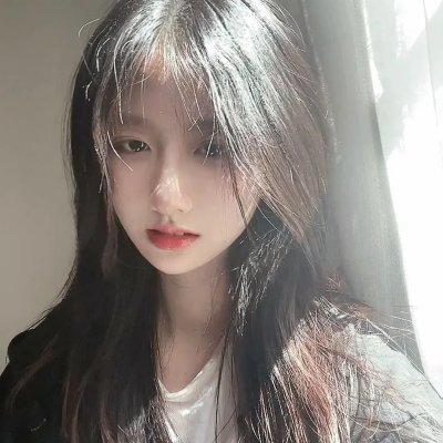 告诉我，我是谁海报